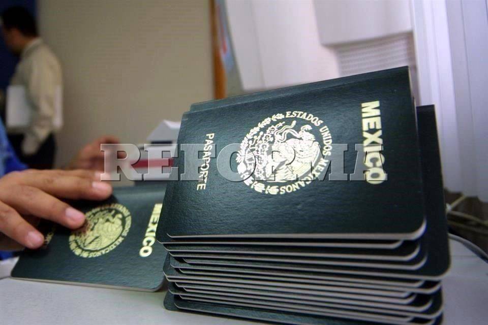 Roban más de 6 mil pasaportes en blanco en vía de Veracruz