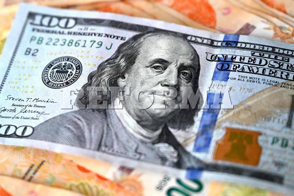 Mantiene avance dólar; se vende en $20.33