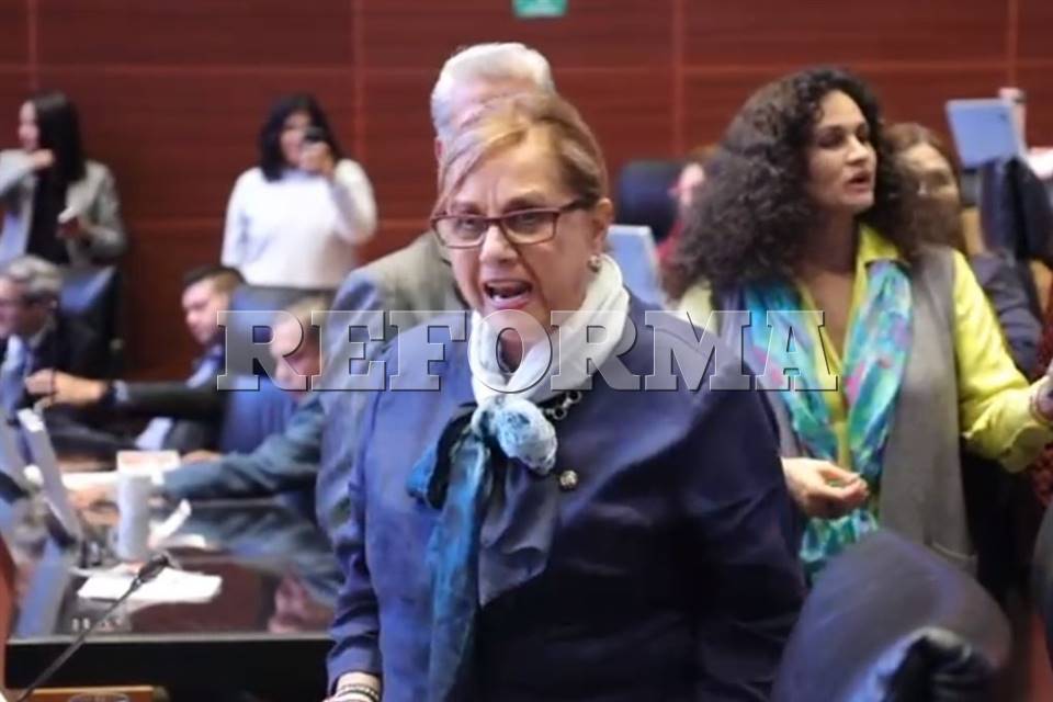 Renuncia Malú Mícher a Morena durante sesión de Senado