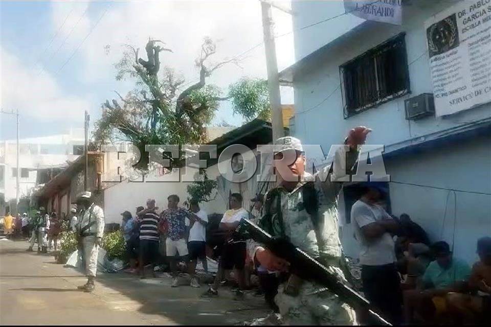 Llega GN a zonas de barricadas de pobladores en Acapulco