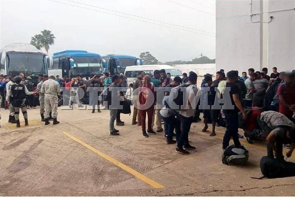 Aseguran a 371 migrantes en Veracruz