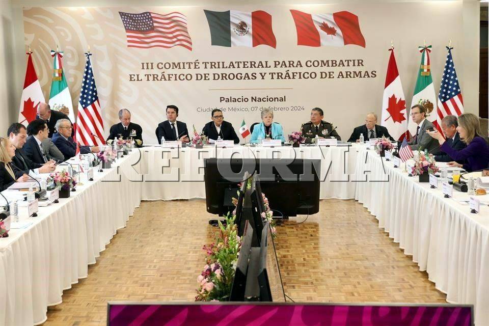 Realizan en Palacio encuentro trilateral contra fentanilo