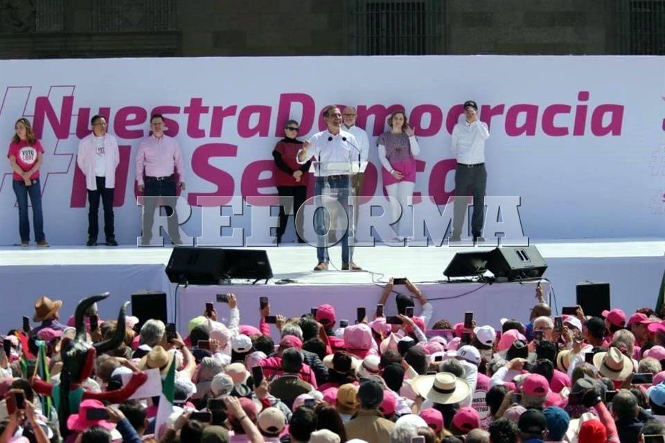 Acusan en Zócalo amenaza a democracia por reformas de AMLO