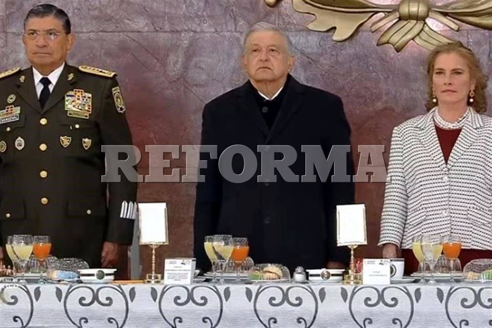 Encabeza AMLO su último Día del Ejército