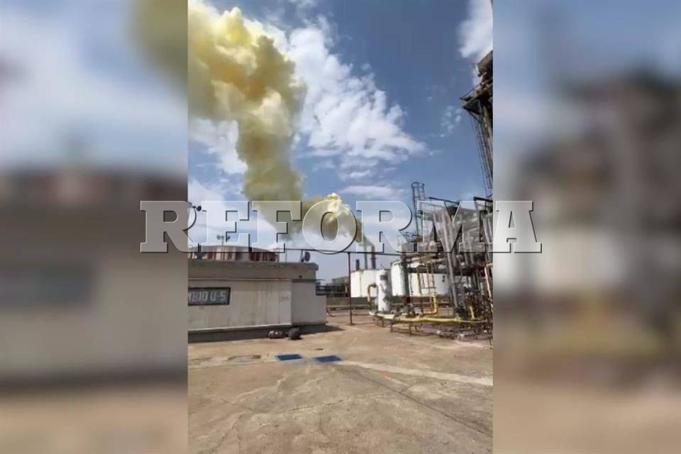 Reportan fuga de gas tóxico en Refinería de Salamanca