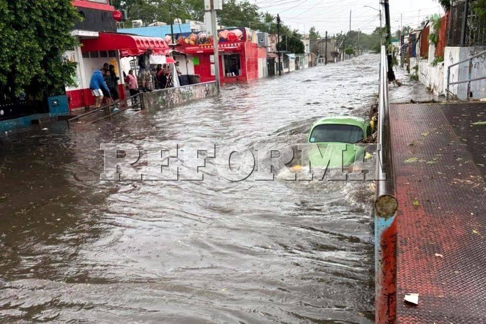 Causa tormenta arrastre de autos al oriente de GDL