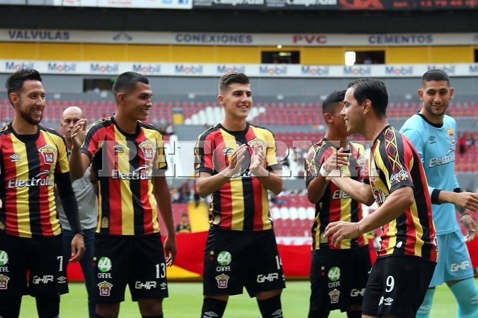 Presentan Leones Negros su nueva piel