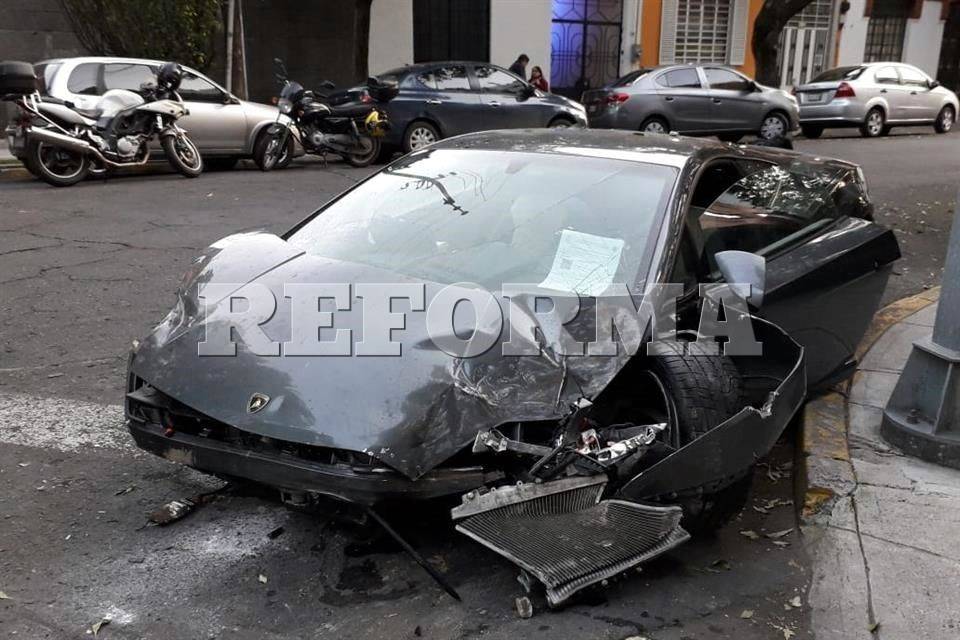 Robaron en GDL Lamborghini chocado