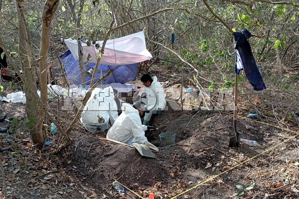 Hallan madres buscadoras 40 cuerpos en Tacámbaro, Michoacán