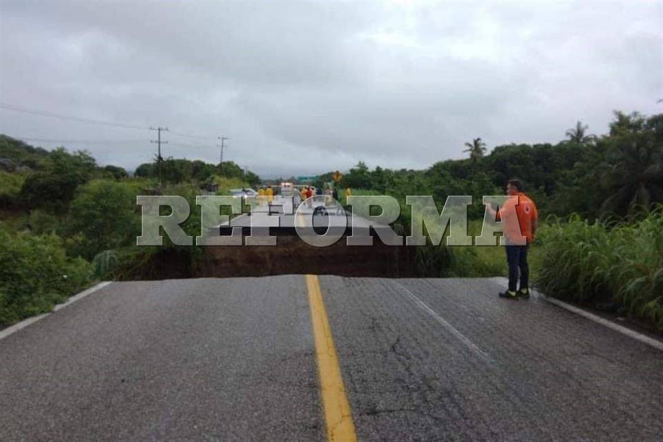 Dos muertos y 90 casas inundadas por ‘Max’ en Guerrero