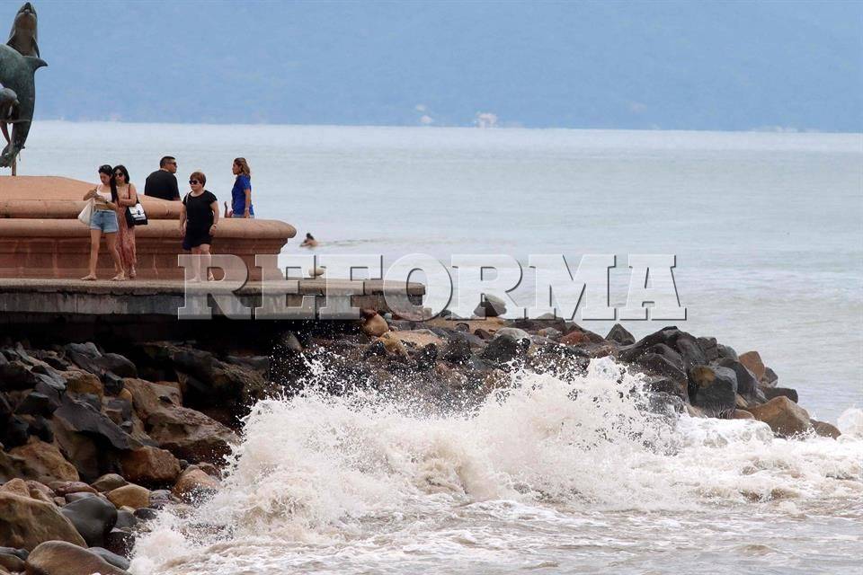 Se intensifica ‘Lidia’ a categoría 3 y enfila hacia Vallarta